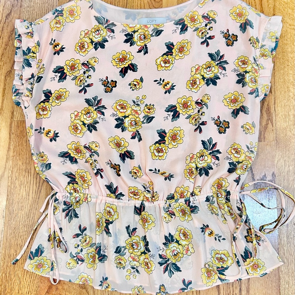 Loft Short Sleeve Peach Floral Blouse Size M